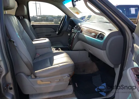 2009 Chevrolet Suburban 1500 Lt2 z USA, uszkodzony, nr VIN 1GNFC26049R172598